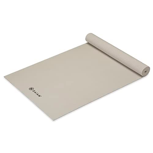 Gaiam Tapis de yoga de qualité supérieure, couleur unie, antidérapant, tapis d'exercice et de fitness pour tous les types de yoga, pilates et entraînements au sol, grès, 5 mm