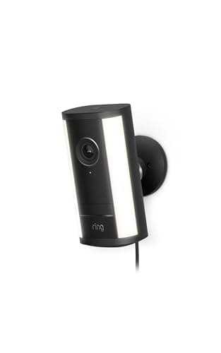 Ring Spotlight Cam Pro, plug-in (modèle le plus récent) — Retinal 4K avec vidéo grand angle, zoom amélioré 10x et projecteurs 600 lumens, noir