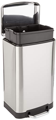 Amazon Basics Petite poubelle rectangulaire résistante aux taches avec pédale à fermeture douce pour salle de bain, chambre à coucher, salon ou bureau, 20 litres / 5,3...
