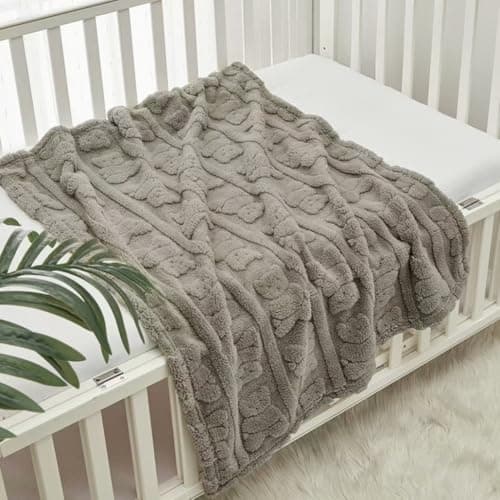 CREVENT Couverture Sherpa douce et chaude pour bébé fille et garçon, essentiel pour nouveau-né, cadeau de réception pour fête prénatale – Ours beige 75 x 100 cm