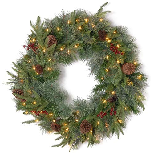 National Tree Company Couronne de Noël artificielle en sapin colonial pré-éclairé de 24 po, décoration de Noël avec baies rouges, pommes de pin, 50 lumières LED, 175...